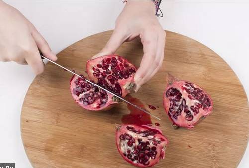 苹果切开后会氧化有什么办法,苹果切开久了变色还能吃吗