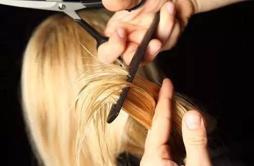 防止头发毛躁静电用什么比较好,头发毛躁有静电用什么护发