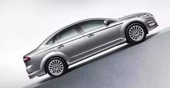 为什么老司机会给女司机让路,为什么老司机开车稳定