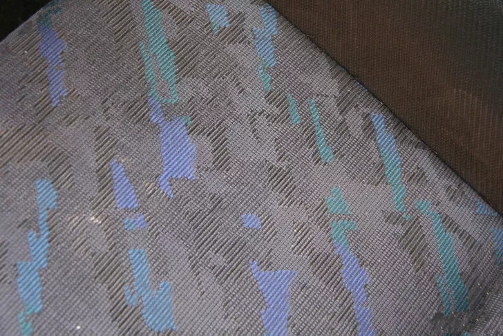 汽车皮坐垫上有墨水怎么处理,汽车上的油性笔迹怎么去除