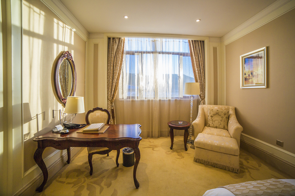 绚烂这夜的碧湖，醉了你的温暖柔情