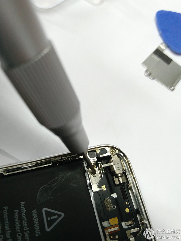 iphone5s摇动机身有响声,苹果手机振动失灵自己反复震动