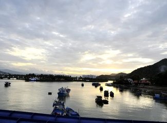 越南芽庄美丽的夜晚,越南芽庄的海上真美