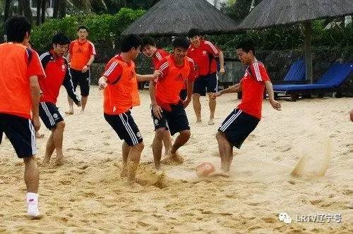 踢足球太难了,踢足球难不难