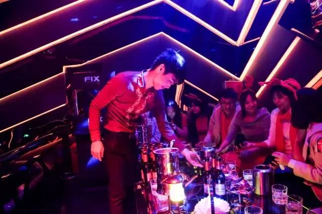 “圣诞大爷”们来成都了！随手把兰桂坊玩了个底朝天