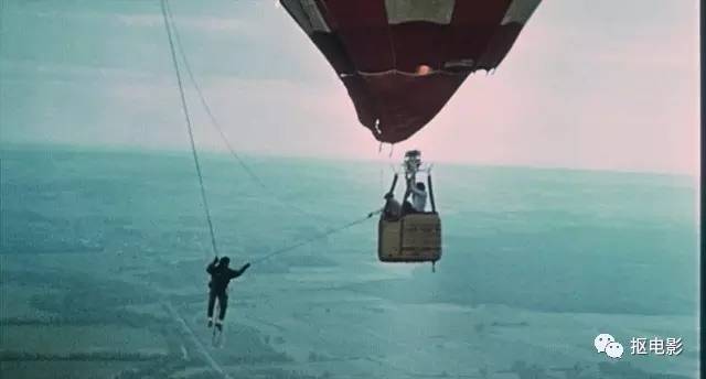 功夫瑜伽成龙和蛇,功夫瑜伽成龙带着狮子飙车