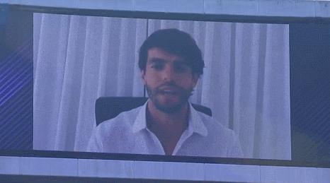 皇马给c罗圆梦金球,皇马名宿们到主场展示c罗5个金球