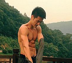 6颗蓝莓吃10分钟，无油无糖无淀粉还不能喝水，男星健身这么拼