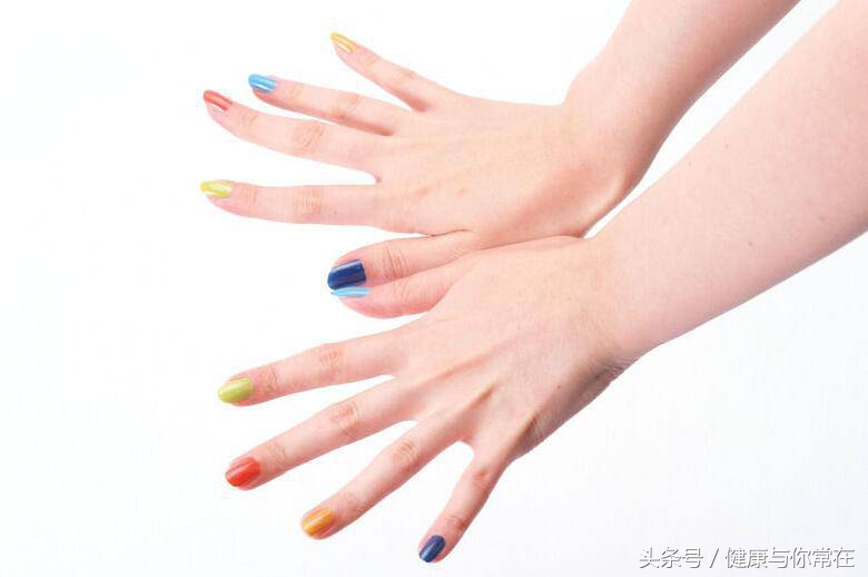 灰指甲与增厚型灰指甲的区别,灰指甲抠掉还会出现灰指甲吗