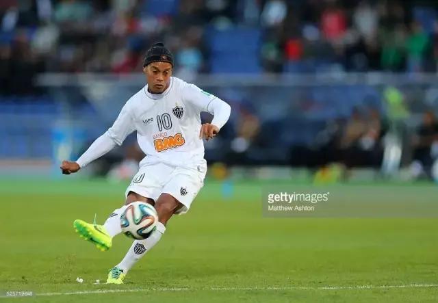 这款全身布满广告的球衣，你能给多少分？