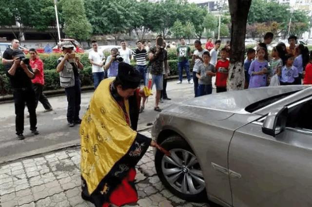 车坏了在4s店修可以申请代步车吗,车坏了4s店提供什么服务