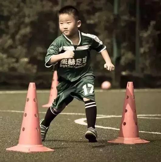 在深圳，为孩子选择足球培训，你需要知道的6件事