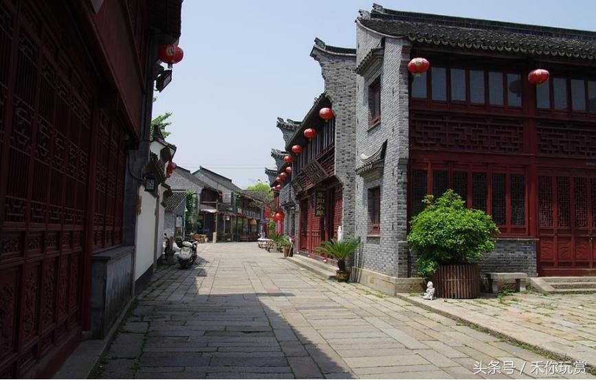 青砖黛瓦的古街风情,青砖黛瓦骑楼古巷