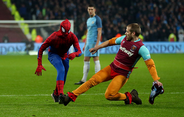 曼城为什么不使用足总杯臂章,足总杯曼城臂章