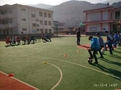 足球教学一对一过人,足球教学一年级