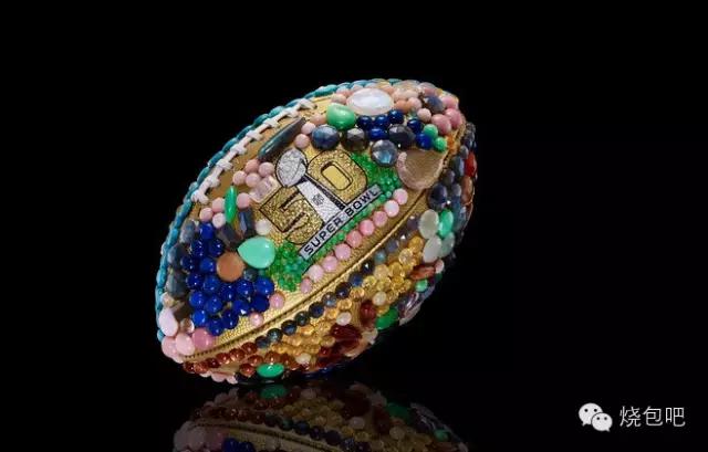 唯物|情人节倒计时,去看50个潮牌出的超级碗纪念球,独一无二