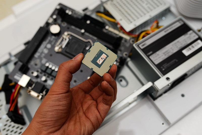 破天荒！HKCX320一体机带曲面屏，性能还能秒台式机