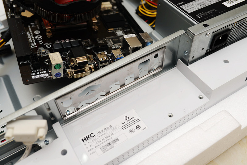 破天荒！HKCX320一体机带曲面屏，性能还能秒台式机