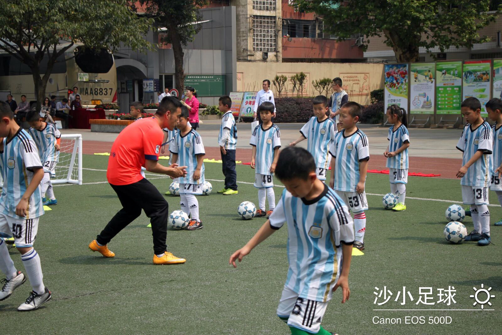 足球训练对小孩的成长有什么帮助,黎教练足球