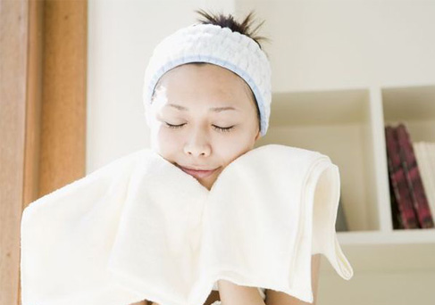 女性身体哪些地方会衰老,女性开始衰老时一般会有3个征兆