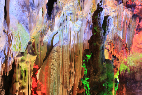 世界少有天然深水港,桂林潜水溶洞