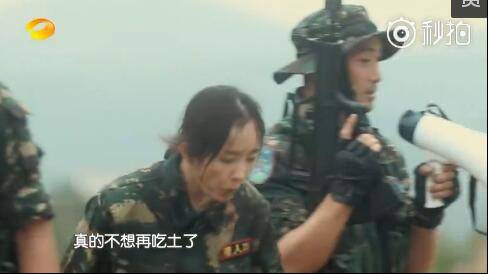 将近32岁的杨幂依旧少女感十足,杨幂晒自拍秀少女感不服输