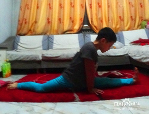 怎样自己练习劈叉,怎么自己练劈叉横叉和竖叉