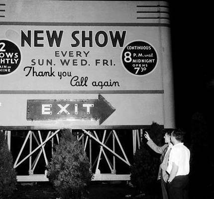 世界第一辆汽车电影是什么名字,世界上第一部汽车电影院