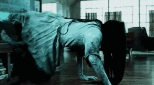 这具尸体一动不动，却制造了年度恐怖大戏！