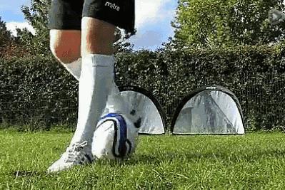 里瓦尔多踢球姿势为何幅度大,里瓦尔多三角过人