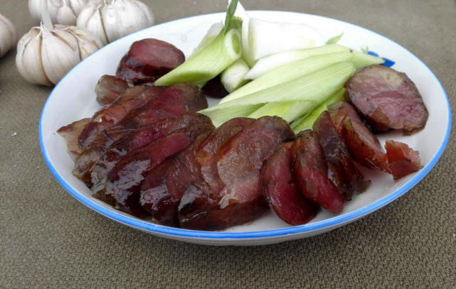 小腊肠怎么做下酒,腊肠下酒怎么做好吃