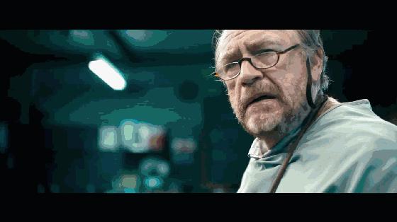 这具尸体一动不动，却制造了年度恐怖大戏！