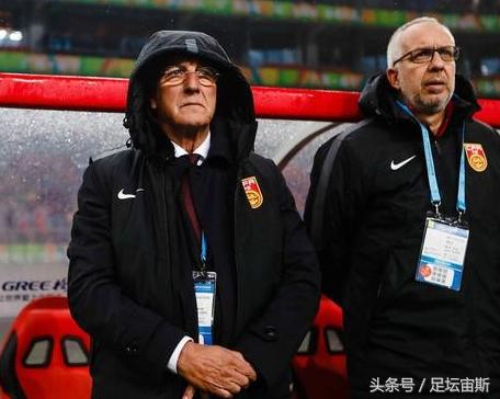 蔡振华为何看国足大笑？世界杯扩军给他送礼足协主席宝座不会丢