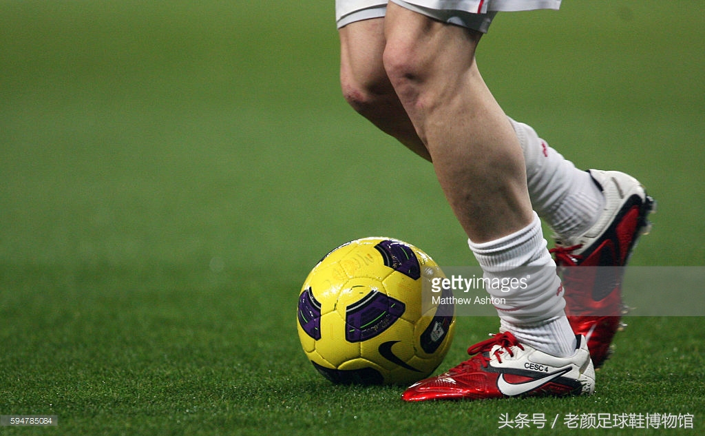 足球鞋阿迪和耐克谁更强,足球鞋耐克暗杀系列