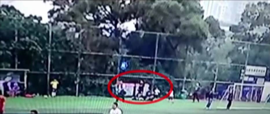 不管怎样都是对孩子的打击,4岁小孩不管对错都在说对不起