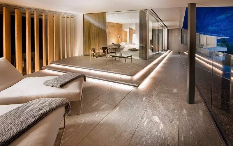 3座普利兹克奖杯，4位世界级建筑大师，一同跑到瑞士乡下建了座可以泡温泉的酒店，要不要一起？