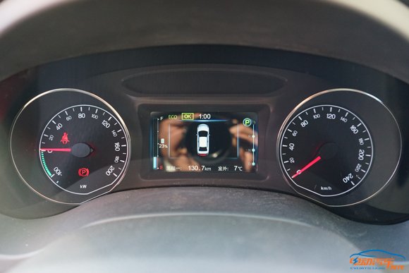 先睹为快比亚迪e5纯电动汽车全网首测