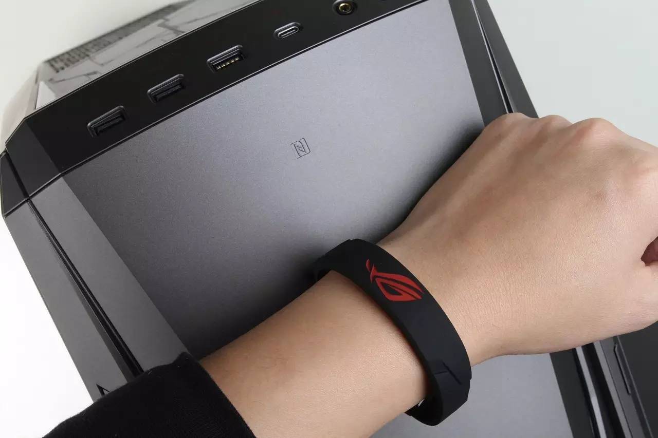 「评测」售价堪比真车ROG玩家国度GT51CA“超跑”台式PC