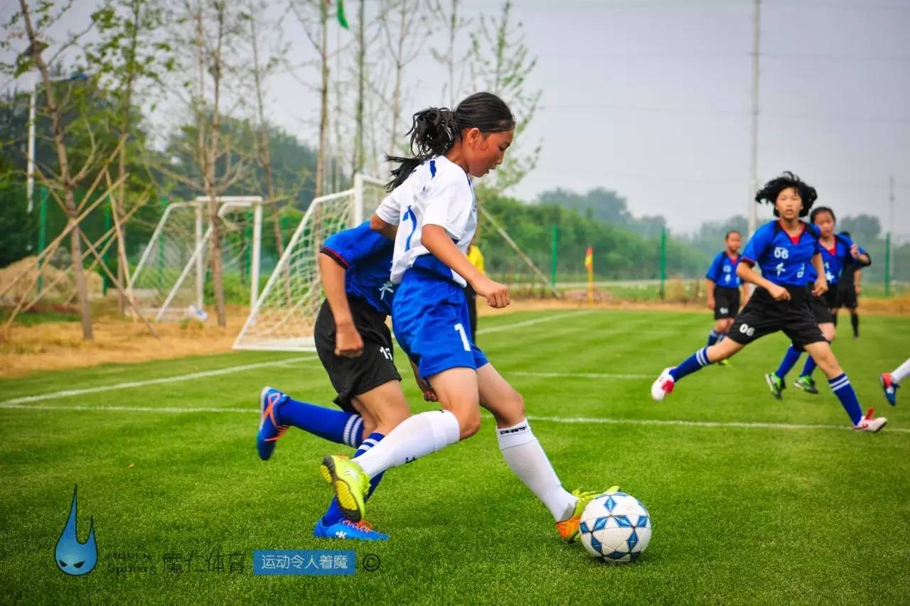 足球女孩反差转场,定格女生版