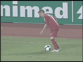 100个笑死人的足球集锦,搞笑足球动图