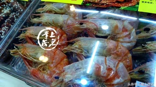 他说，要买点茂名特产回家拜年