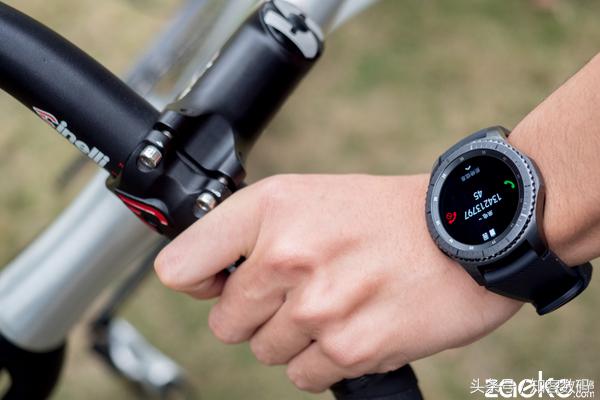 三星手表gears3现在还值得买不,三星手表gears3经典版开箱