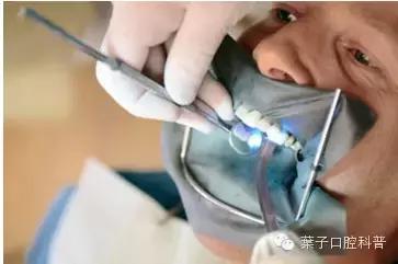 厉害了！她用缝衣针来治疗牙疼