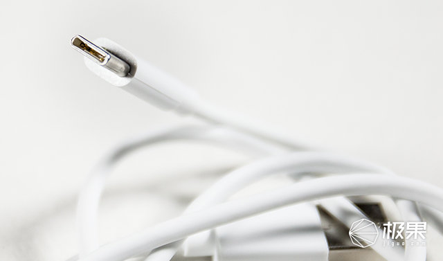 2018款华硕手机怎么样,黑科技颜值机