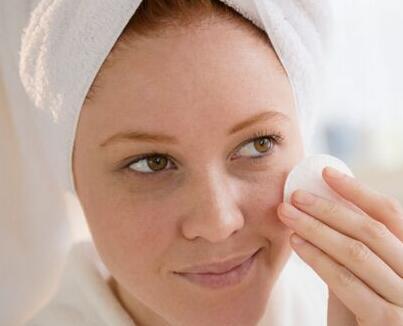 不定期去脸部角质,不按时去角质就来不及了