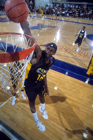 16岁就开始虐框的詹姆斯，那时候发型真的帅爆了