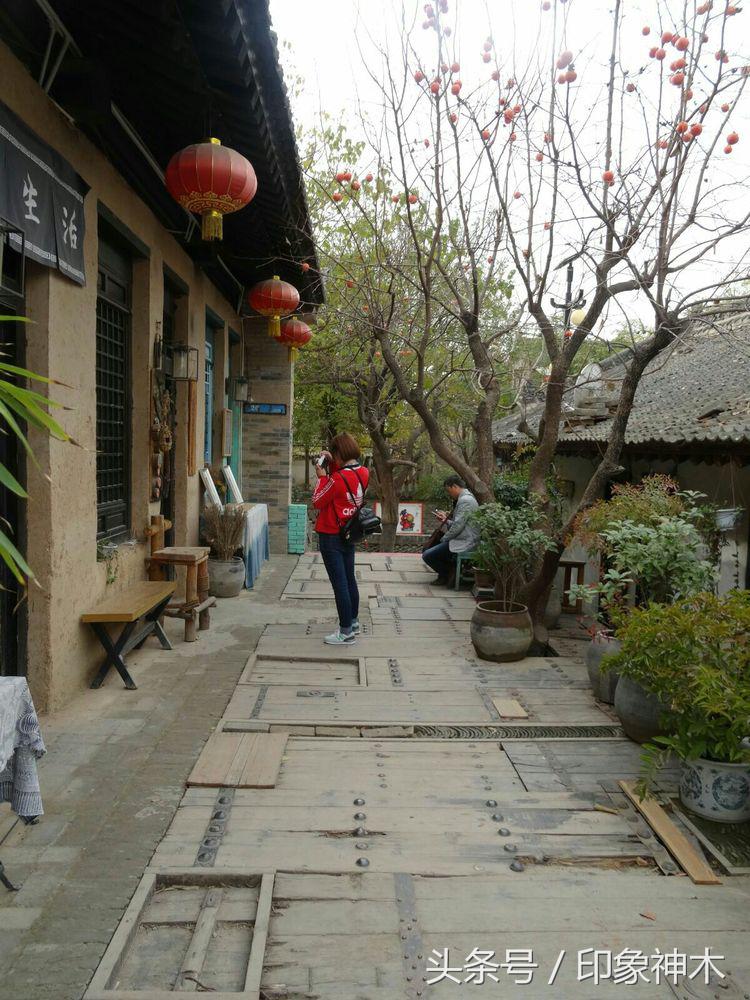 陕北俊俏女子勇闯袁家村大嘴吃四方