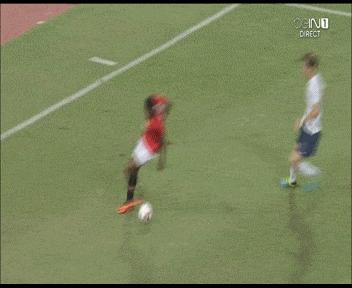 100个笑死人的足球集锦,搞笑足球动图