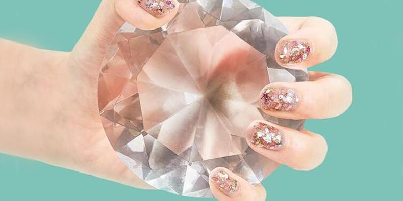 美甲小白注意什么事项,穿戴式美甲好还是涂指甲油好看