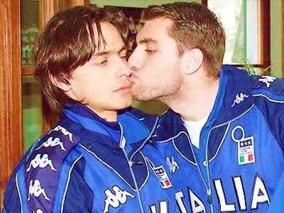 春节我们看完春晚再看足球圈里的帅哥，内含帅你一脸的卡卡